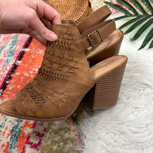 Maurices Neutral Brown Tan Sling Back Ankle Strap Open Toe Heeled Sandals 11 - Picture 4 of 7